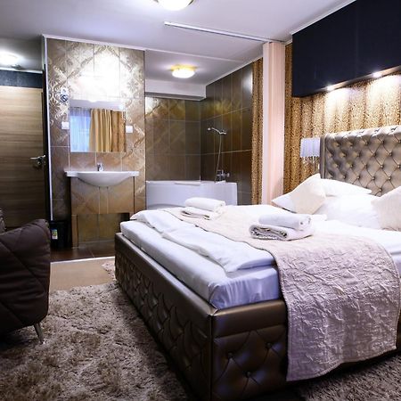 Palermo Panzio Hotel Nyiregyhaza Ngoại thất bức ảnh