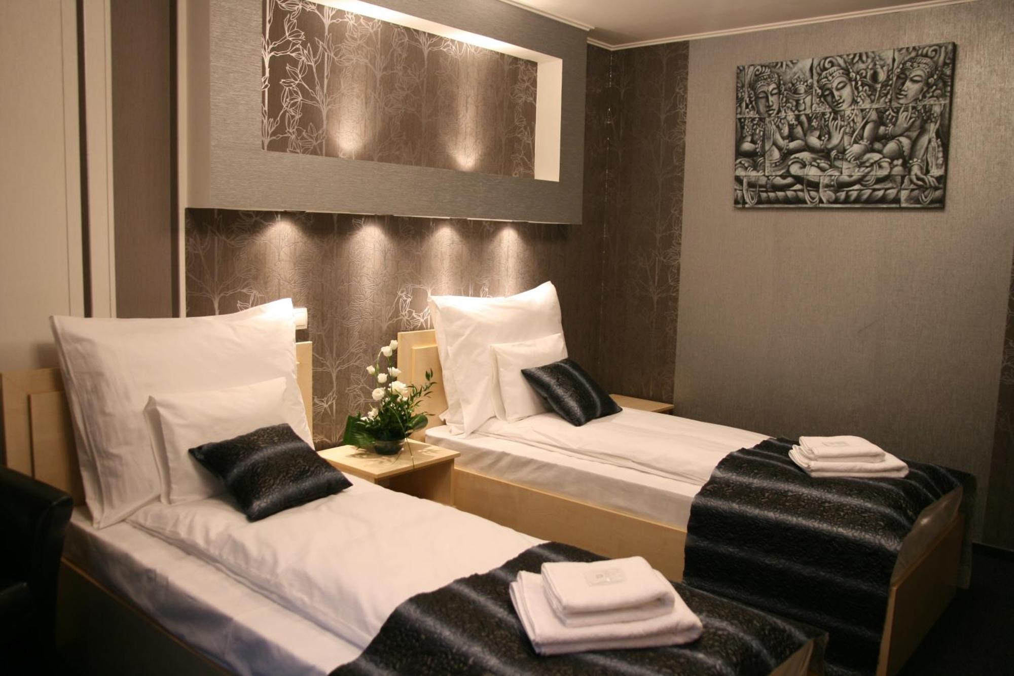 Palermo Panzio Hotel Nyiregyhaza Ngoại thất bức ảnh