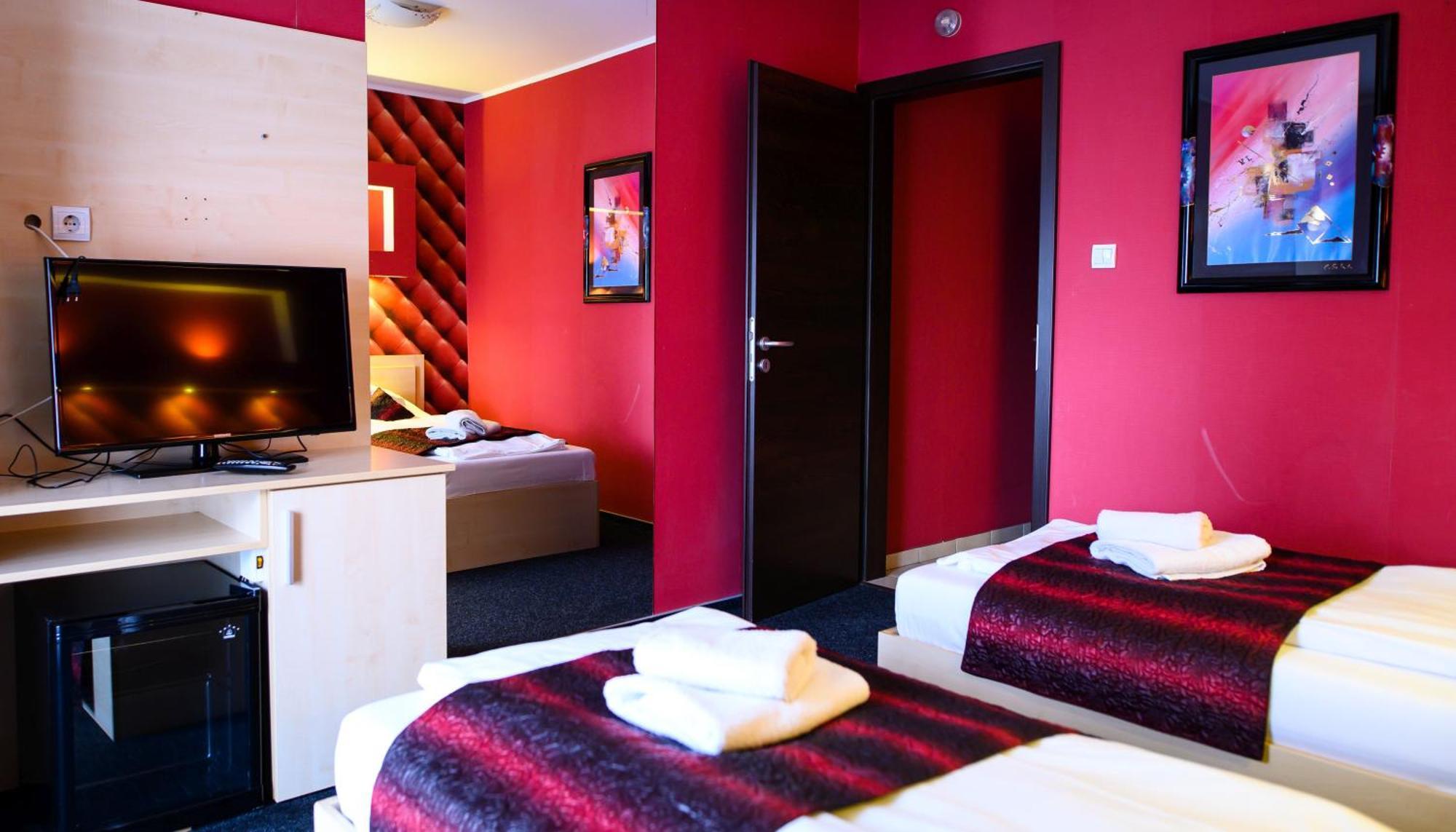 Palermo Panzio Hotel Nyiregyhaza Ngoại thất bức ảnh