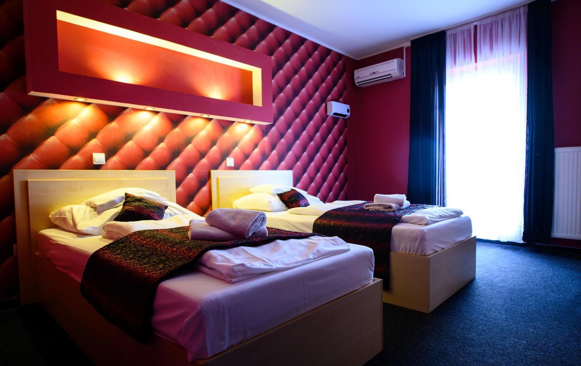 Palermo Panzio Hotel Nyiregyhaza Ngoại thất bức ảnh