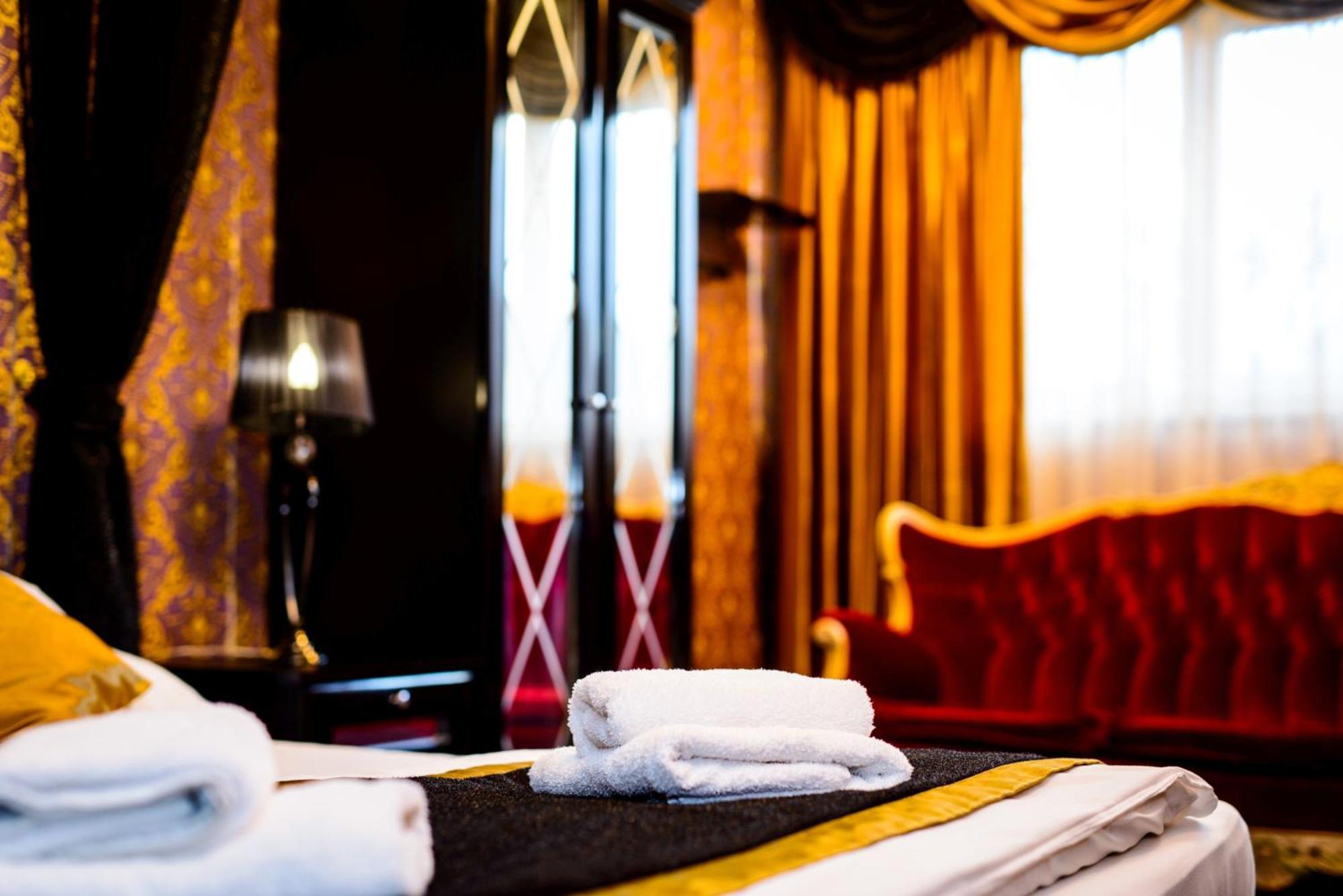 Palermo Panzio Hotel Nyiregyhaza Ngoại thất bức ảnh