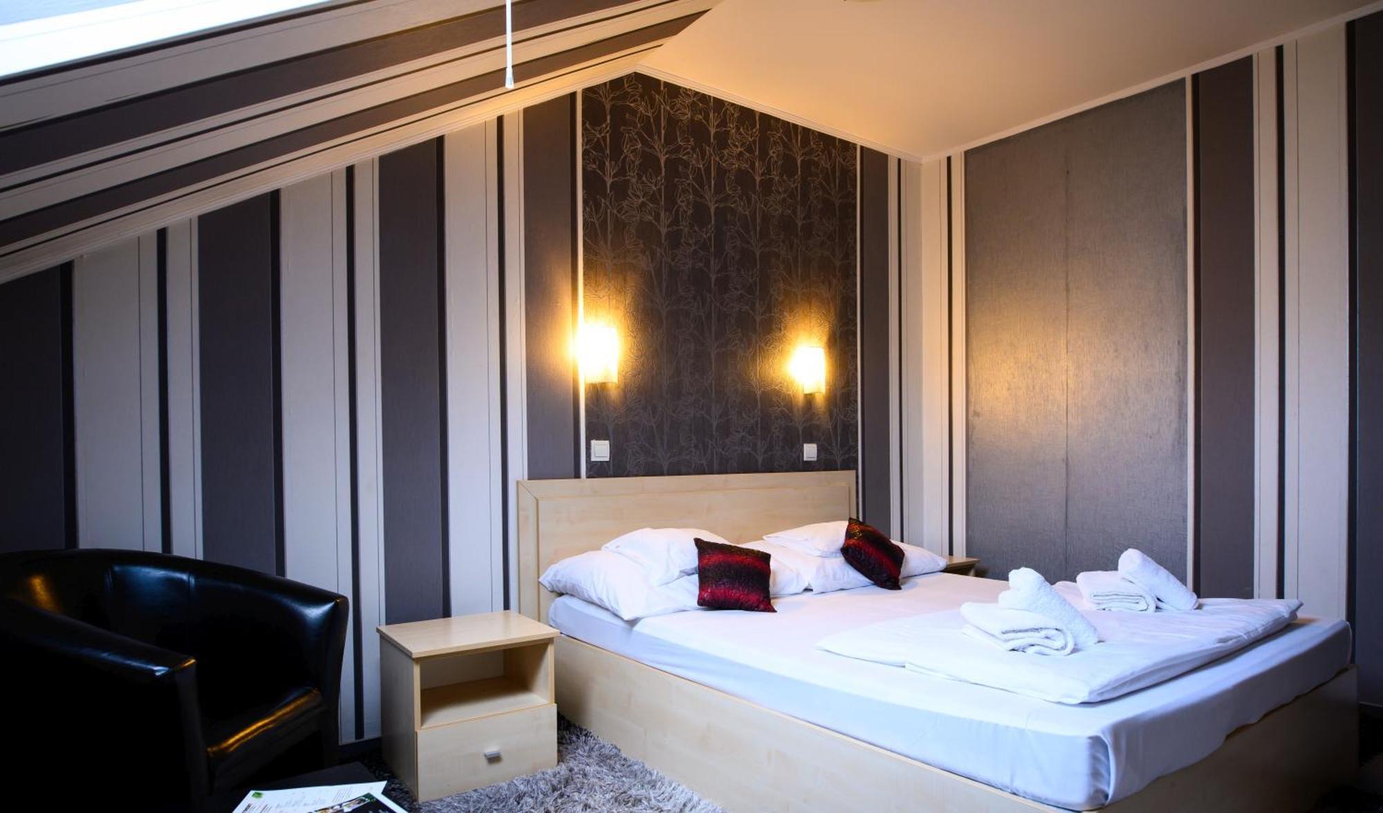 Palermo Panzio Hotel Nyiregyhaza Ngoại thất bức ảnh