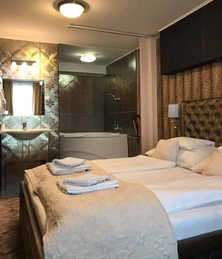 Palermo Panzio Hotel Nyiregyhaza Ngoại thất bức ảnh