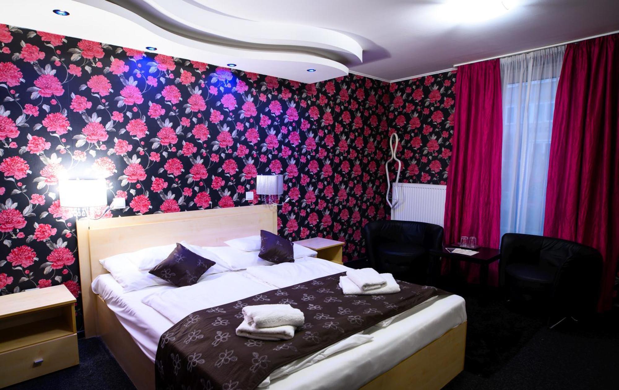 Palermo Panzio Hotel Nyiregyhaza Ngoại thất bức ảnh