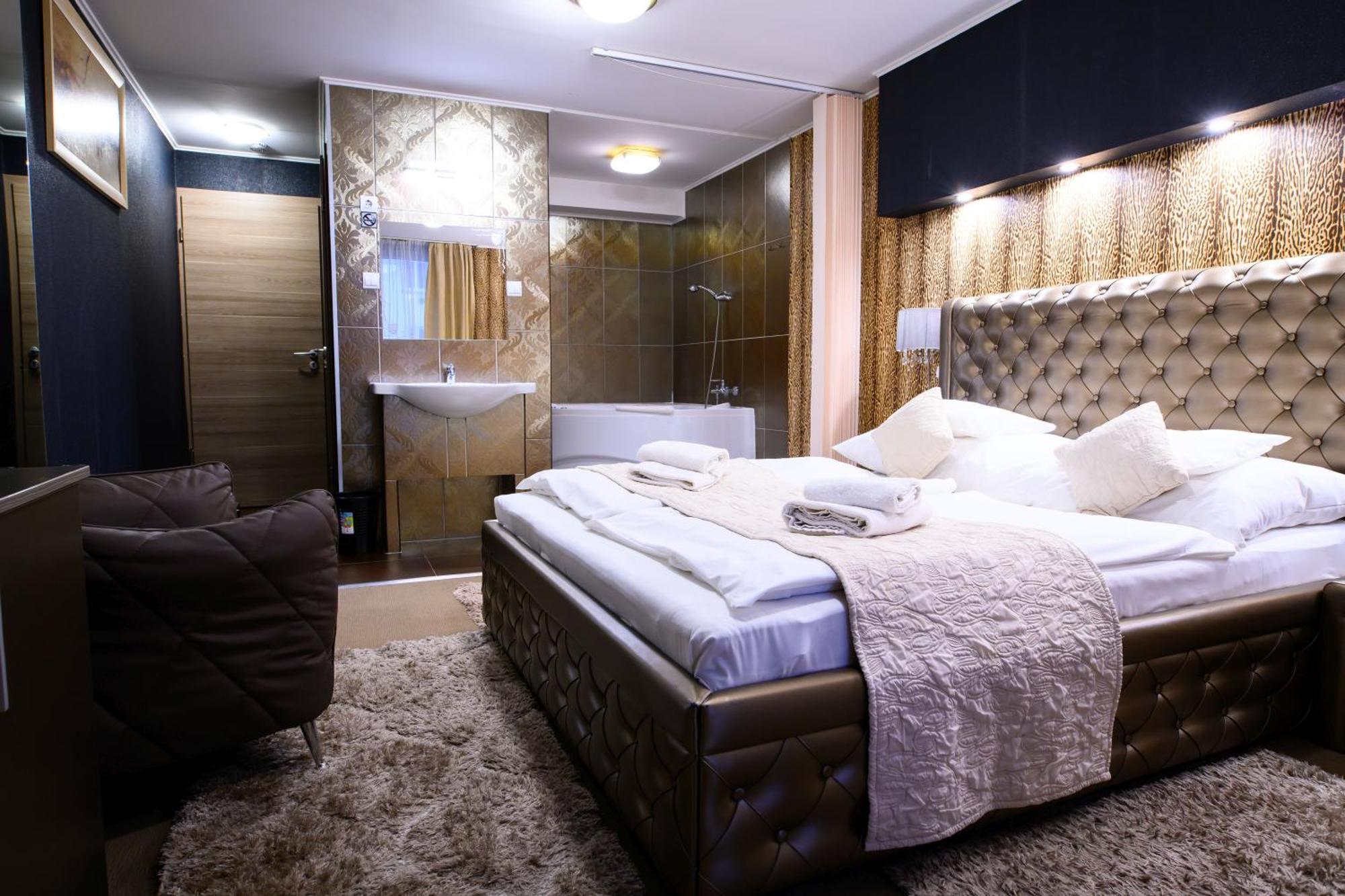 Palermo Panzio Hotel Nyiregyhaza Ngoại thất bức ảnh