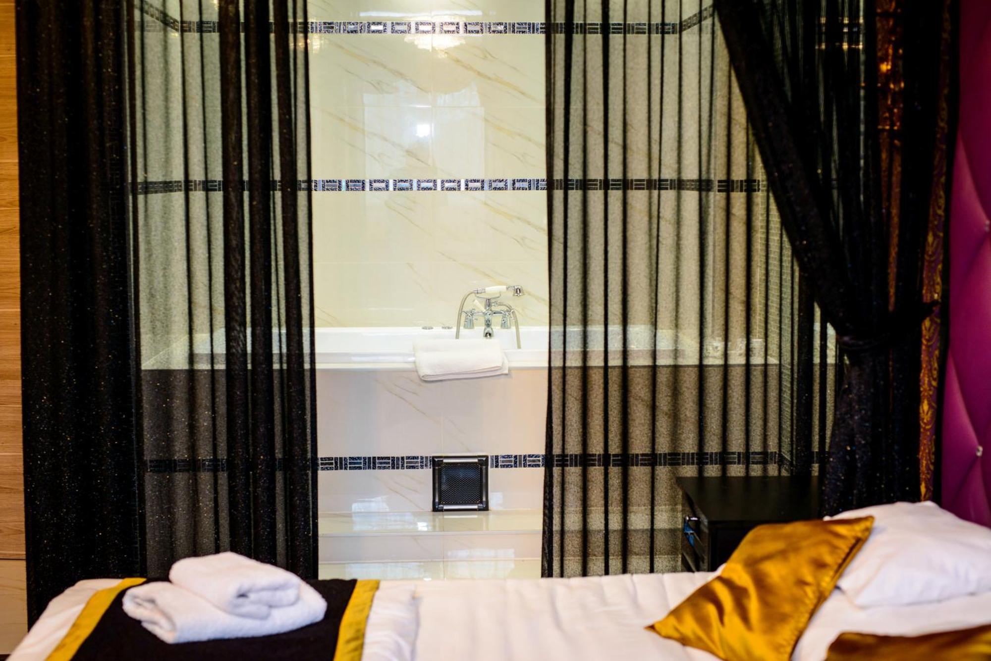 Palermo Panzio Hotel Nyiregyhaza Ngoại thất bức ảnh