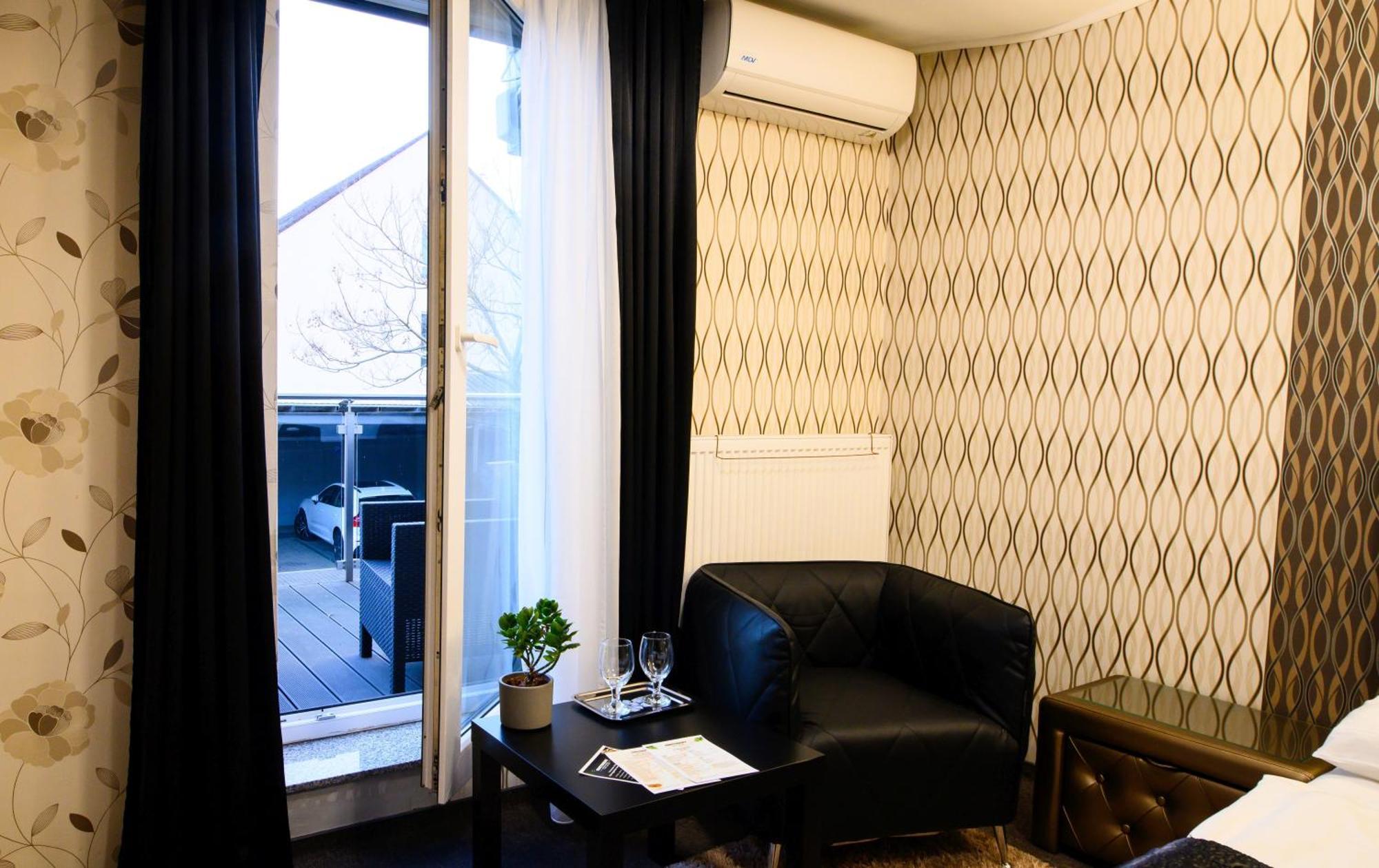 Palermo Panzio Hotel Nyiregyhaza Ngoại thất bức ảnh