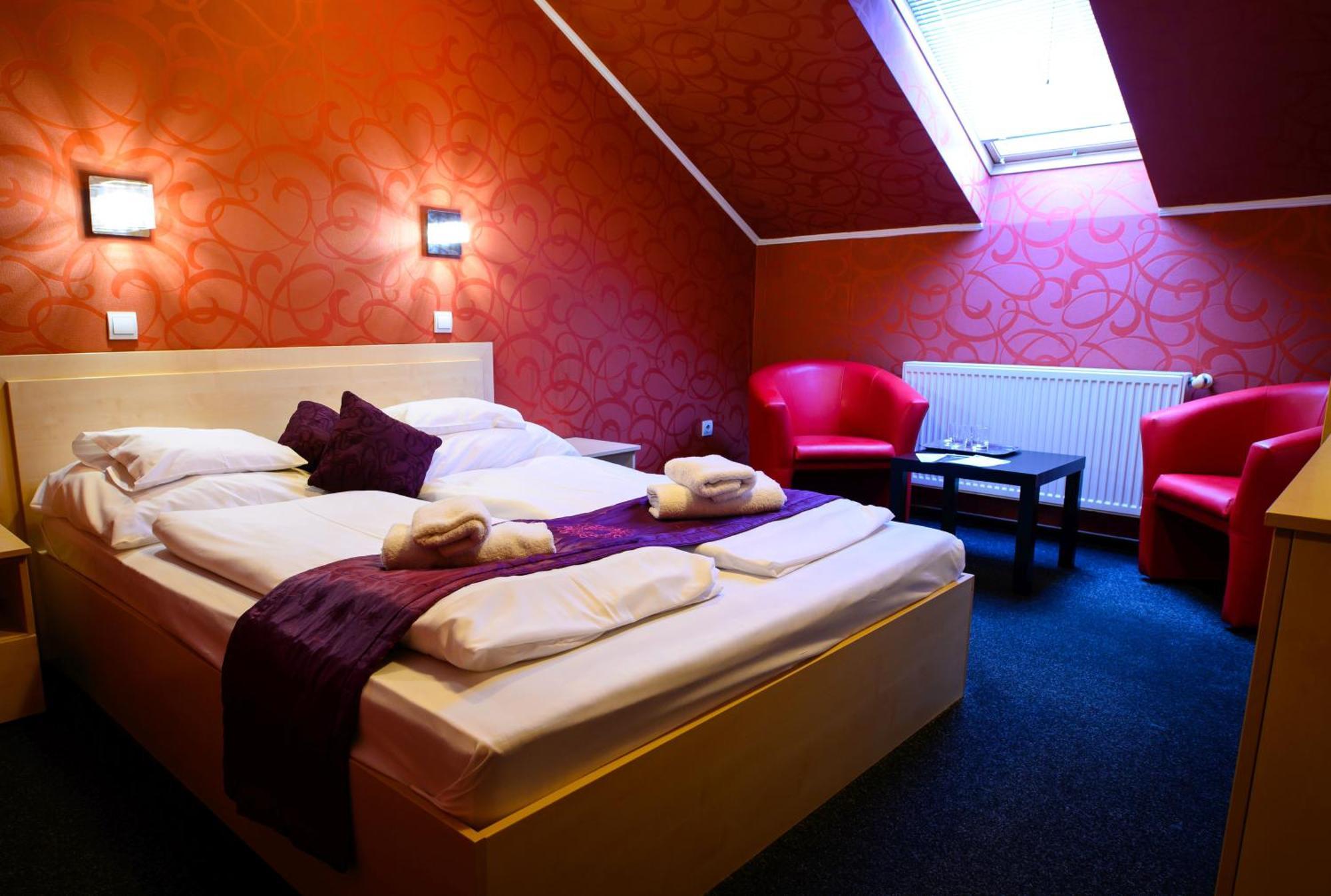 Palermo Panzio Hotel Nyiregyhaza Ngoại thất bức ảnh