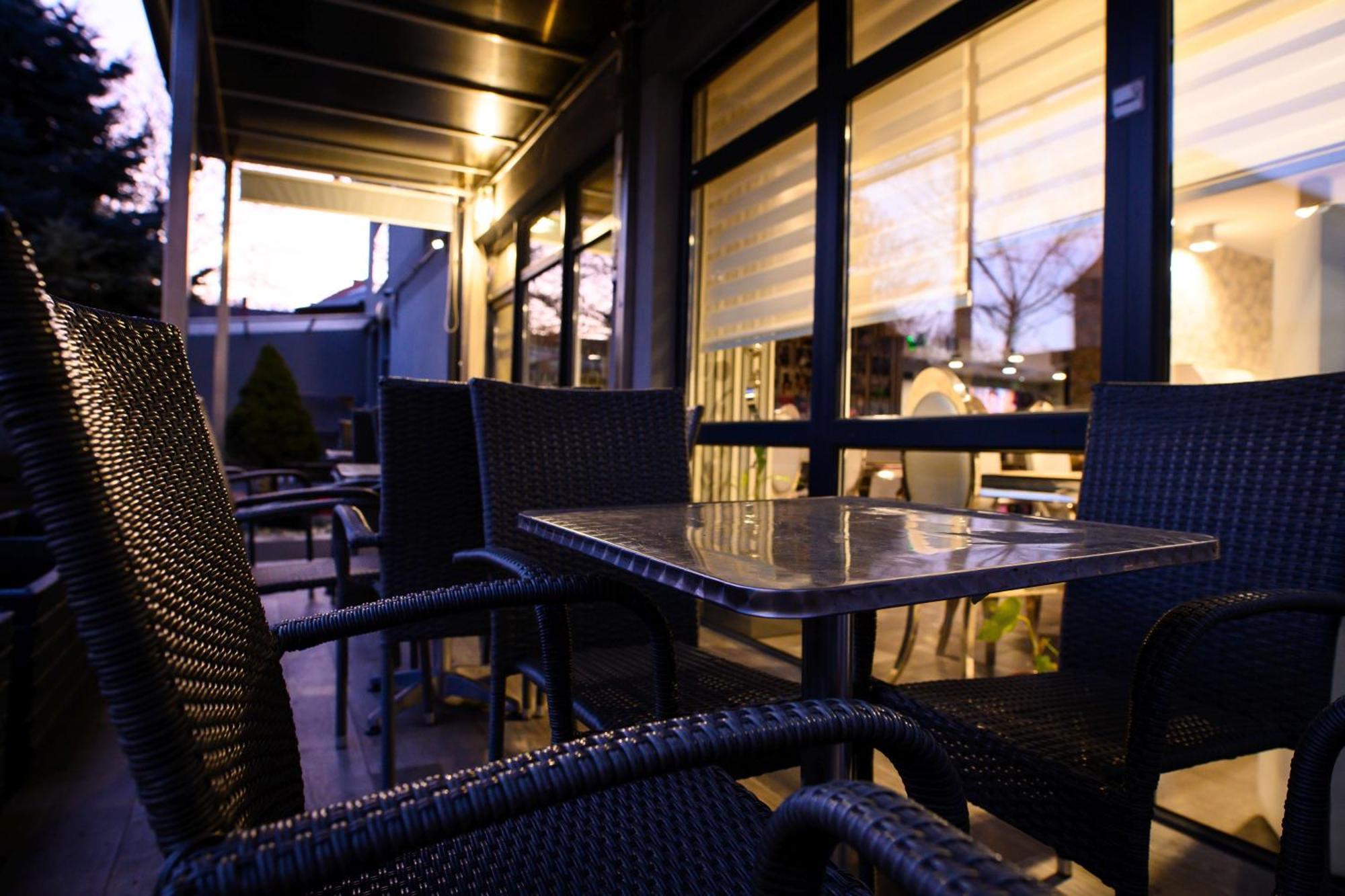 Palermo Panzio Hotel Nyiregyhaza Ngoại thất bức ảnh
